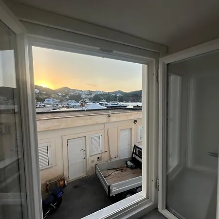 Sea House *
